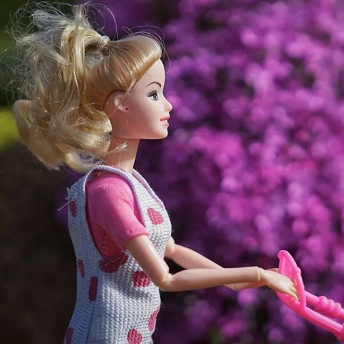 Usé mi cámara para recrear cómo ven mis hijos sus juguetes (25 fotos)