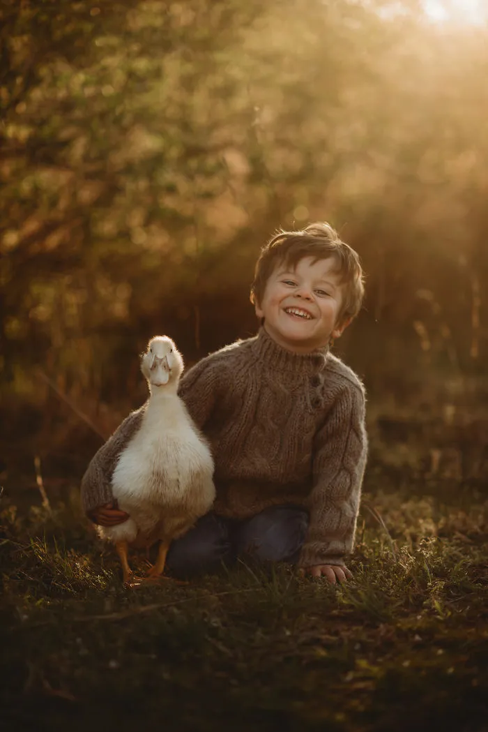 I Photograph The Innocent Moments Of Children With Animals (30 Pics)