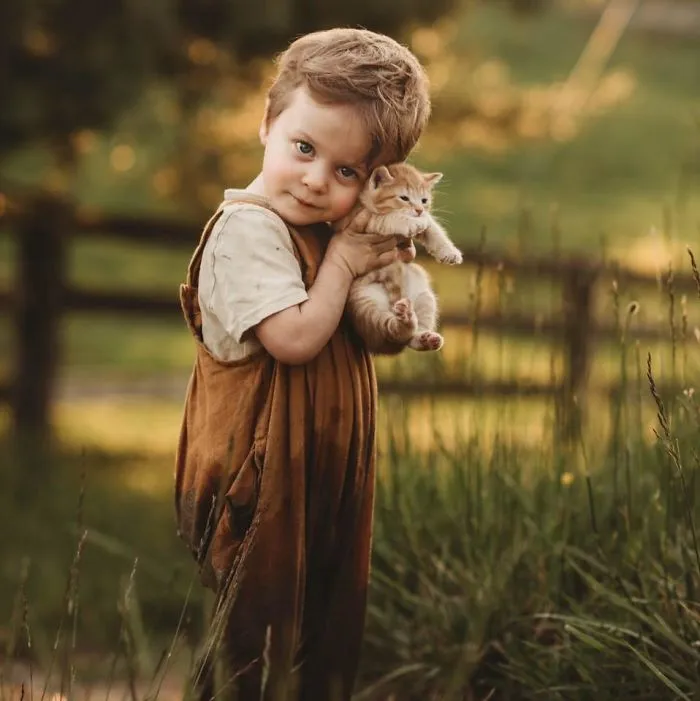 I Photograph The Innocent Moments Of Children With Animals (30 Pics)