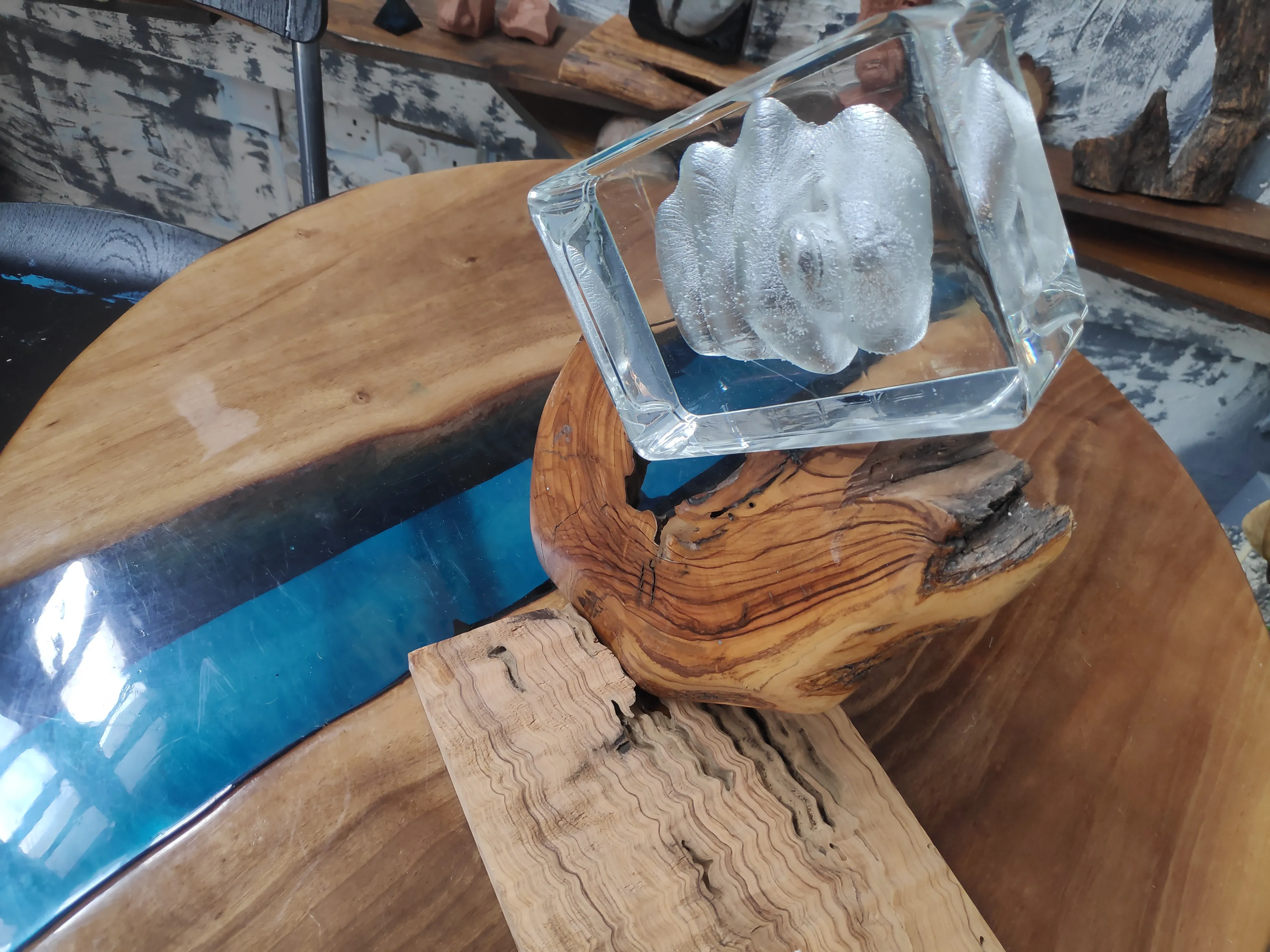I Put My Hand In To The Epoxy Resin .