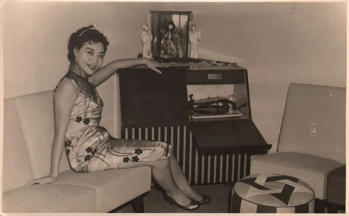 Showing Off A Vinyl Cabinet
