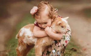 I Photograph The Innocent Moments Of Children With Animals (30 Pics)