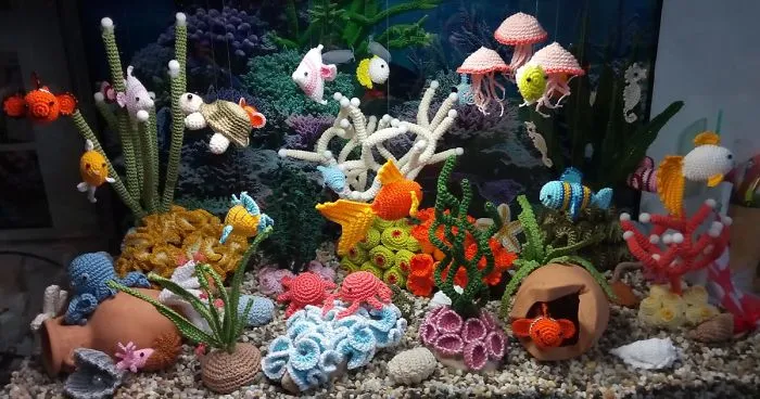 Italian Yarn Artist Created A Stunning Crocheted Aquarium