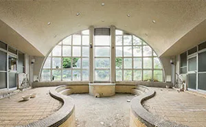I Explored A Spa In Japan Abandoned Since The 1990s (12 Pics)