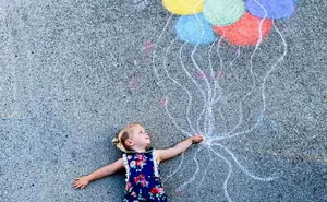 30 Pics Of A Family That Uses Chalk Art To Go On Adventures During The Lockdown