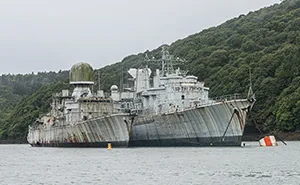 Guy Sneaks Inside Decommissioned Warships, Shows The Cool Stuff That Was Left Behind