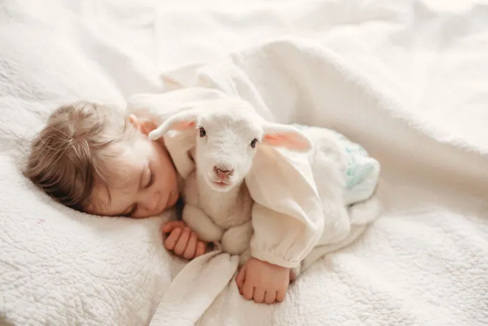 I Photograph The Innocent Moments Of Children With Animals (30 Pics)
