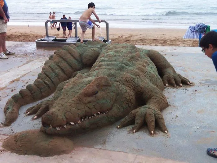 Sand Artist Creates Detailed Sculptures That You Could Easily Mistake For Live Animals If You Saw Them From A Distance