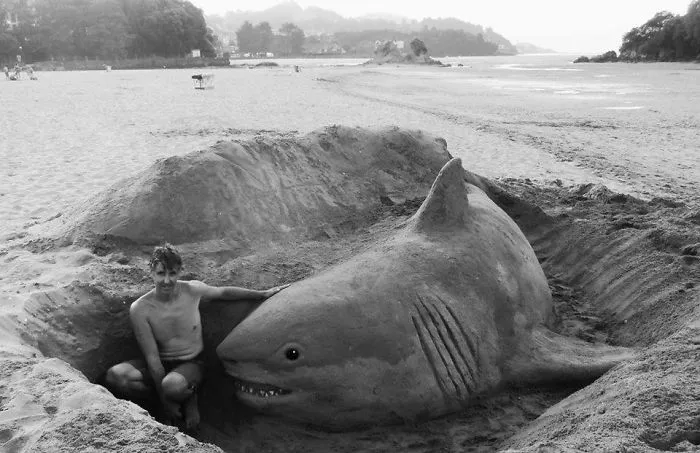 Sand Artist Creates Detailed Sculptures That You Could Easily Mistake For Live Animals If You Saw Them From A Distance