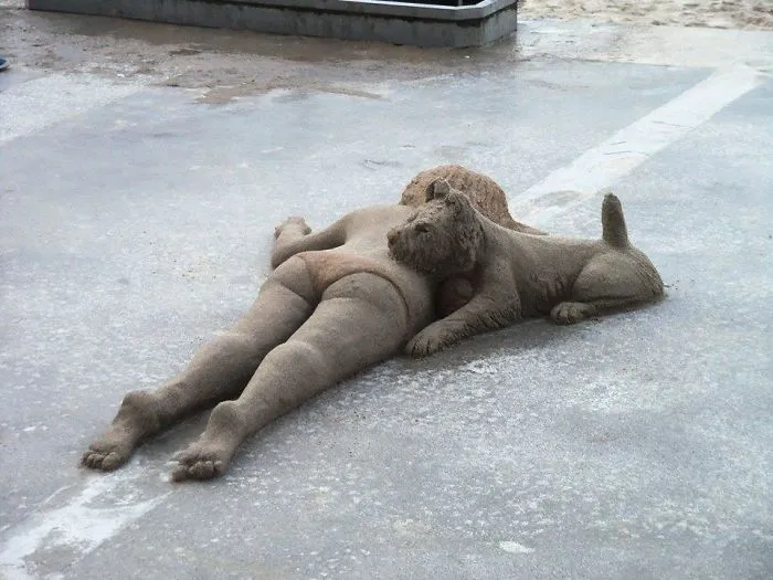 Sand Artist Creates Detailed Sculptures That You Could Easily Mistake For Live Animals If You Saw Them From A Distance