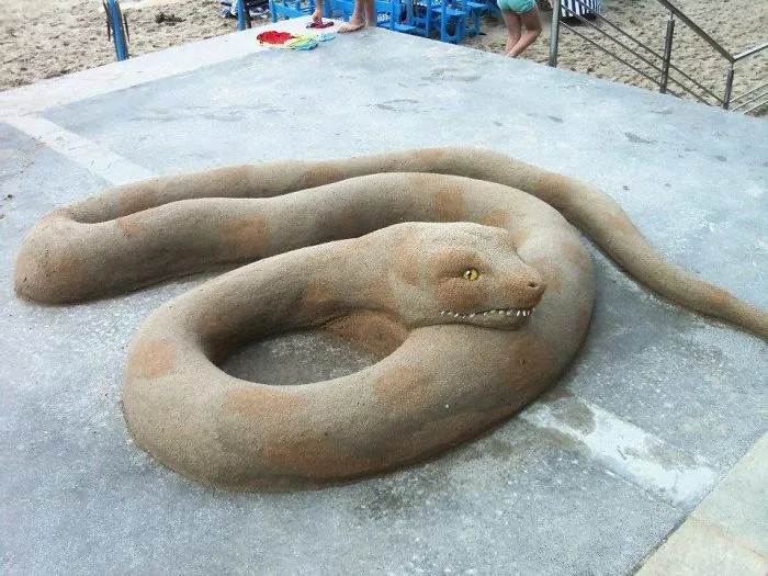 Sand Artist Creates Detailed Sculptures That You Could Easily Mistake For Live Animals If You Saw Them From A Distance
