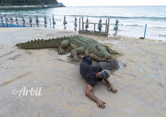 Sand Artist Creates Detailed Sculptures That You Could Easily Mistake For Live Animals If You Saw Them From A Distance