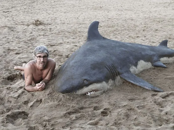 Sand Artist Creates Detailed Sculptures That You Could Easily Mistake For Live Animals If You Saw Them From A Distance