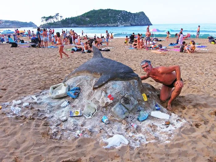 Sand Artist Creates Detailed Sculptures That You Could Easily Mistake For Live Animals If You Saw Them From A Distance