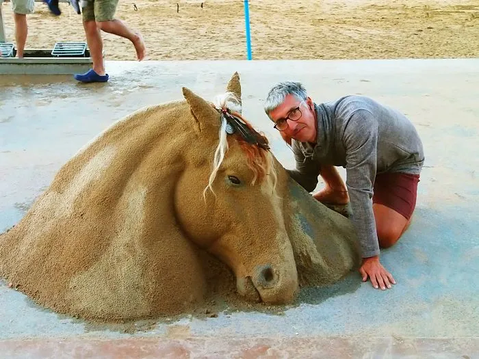 Sand Artist Creates Detailed Sculptures That You Could Easily Mistake For Live Animals If You Saw Them From A Distance