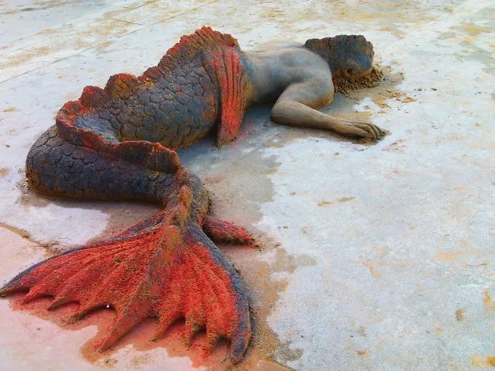 Sand Artist Creates Detailed Sculptures That You Could Easily Mistake For Live Animals If You Saw Them From A Distance