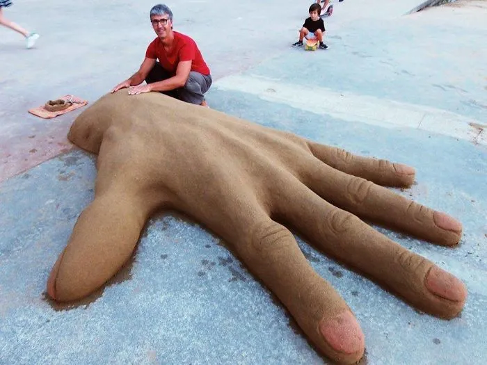 Sand Artist Creates Detailed Sculptures That You Could Easily Mistake For Live Animals If You Saw Them From A Distance