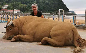 Sand Artist Creates Detailed Sculptures That You Could Easily Mistake For Live Animals If You Saw Them From A Distance