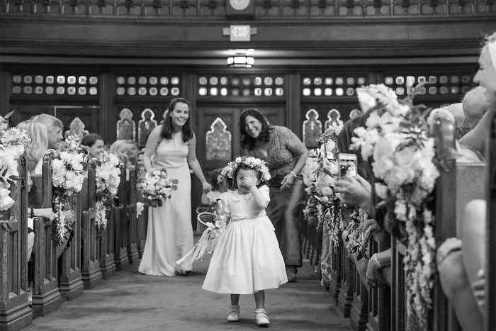 Niña de las flores que prefiere marcharse