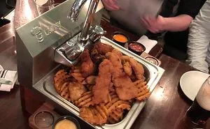 35 People Who Got Some Of The Most Ridiculous Food Servings In The Restaurant Business (New Pics)