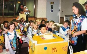 40 Photos Of McDonald's From The '80s And '90s To Show How Things Have Changed