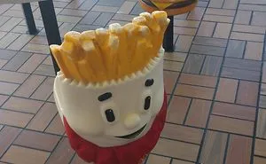 40 Photos Of McDonald's From The '80s And '90s To Show How Things Have Changed