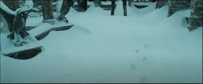 En el Prisionero de Azkaban aparece una fuente con un águila devorando una serpiente, referencia a la bandera méxicana. Homenaje del director Alfonso Cuarón