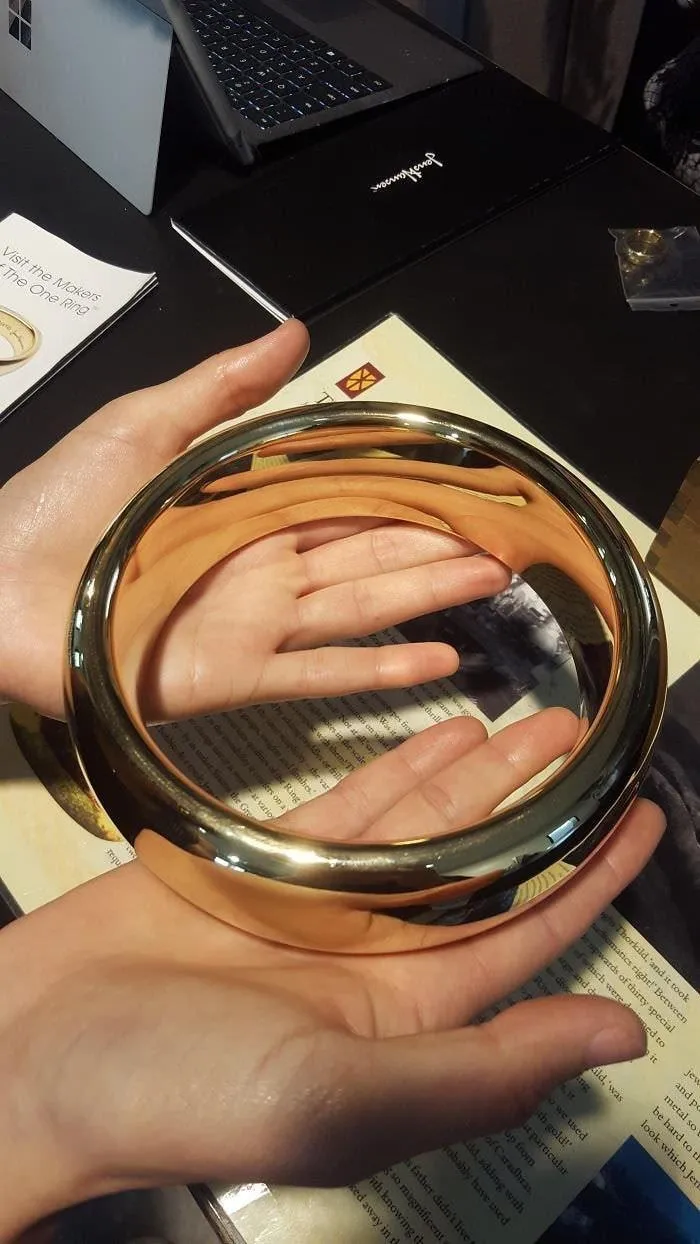 El anillo gigante usado para primeros planos en La Comunidad del Anillo