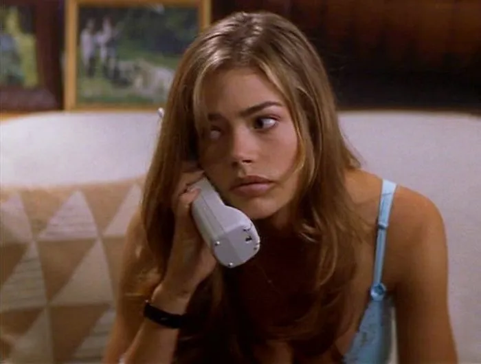 Denise Richards, 27 años cuando hizo su papel de 16 en Juegos salvajes
