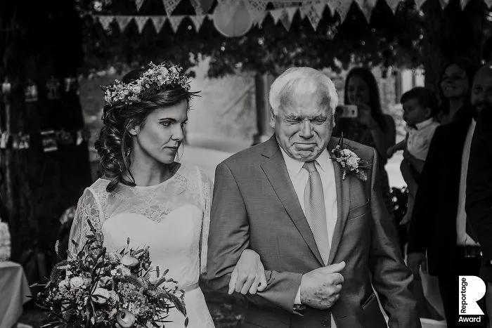 Estos fotógrafos han enviado a nuestro concurso las mejores fotos espontáneas en bodas, y aquí están las 22 mejores
