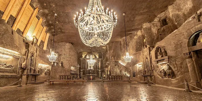 There’s A Salt Mine In Poland With Underground Lakes, Chapels, And Chandeliers Made Of Salt And It Looks Unreal (30 Pics)