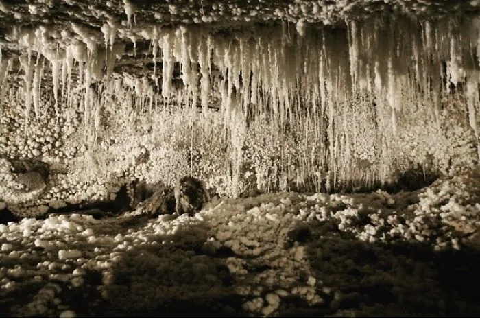 There’s A Salt Mine In Poland With Underground Lakes, Chapels, And Chandeliers Made Of Salt And It Looks Unreal (30 Pics)