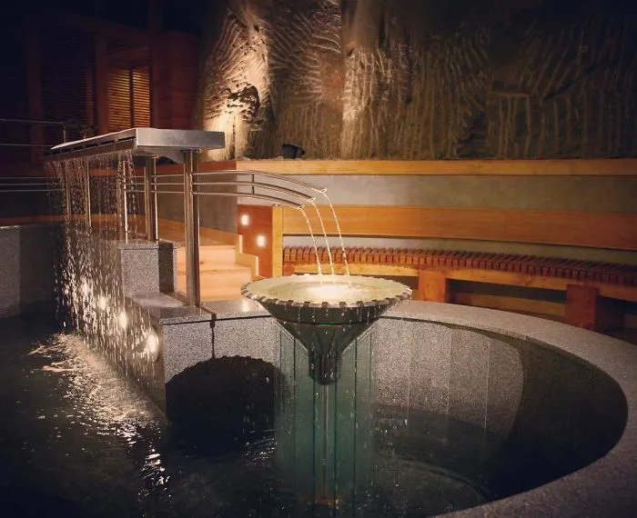 There’s A Salt Mine In Poland With Underground Lakes, Chapels, And Chandeliers Made Of Salt And It Looks Unreal (30 Pics)