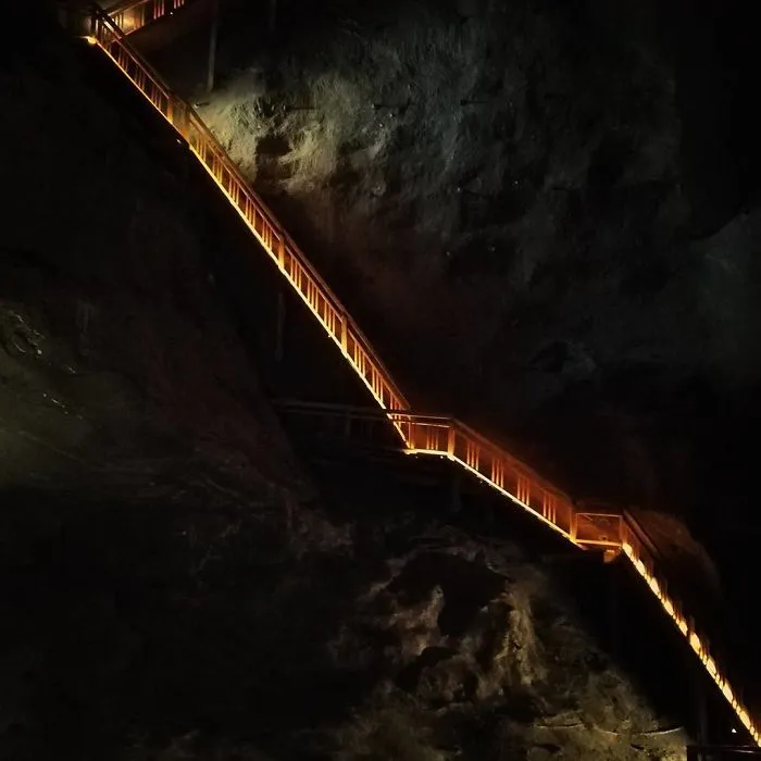 There’s A Salt Mine In Poland With Underground Lakes, Chapels, And Chandeliers Made Of Salt And It Looks Unreal (30 Pics)
