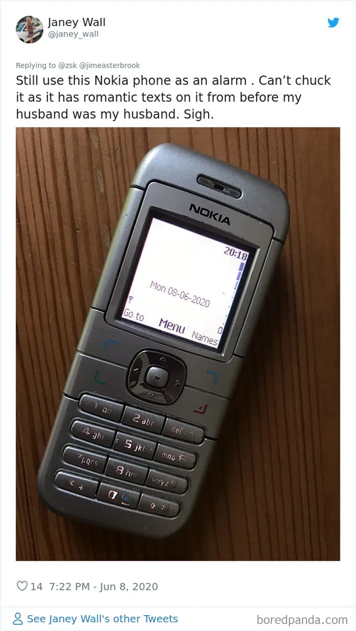 30 People Share The Oldest Gadgets They Own And Still Use To This Day