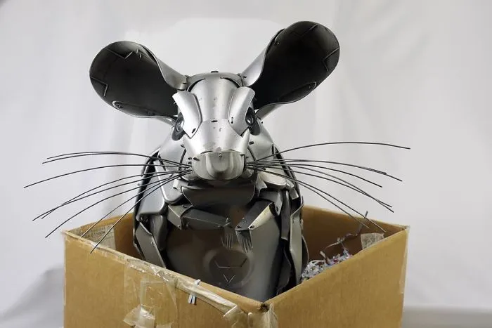 This Artist Recycles Car Hubcaps To Create Amazing Animal Sculptures (New Pics)
