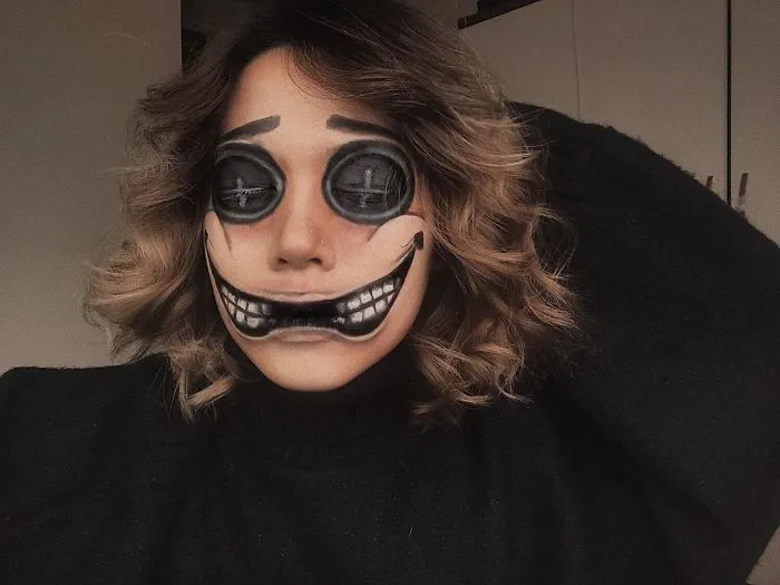 This Self-Taught Artist Can Transform Herself Into Mind-Bending Optical Illusions (25 Pics)