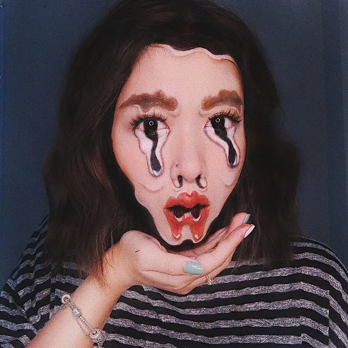 This Self-Taught Artist Can Transform Herself Into Mind-Bending Optical Illusions (25 Pics)