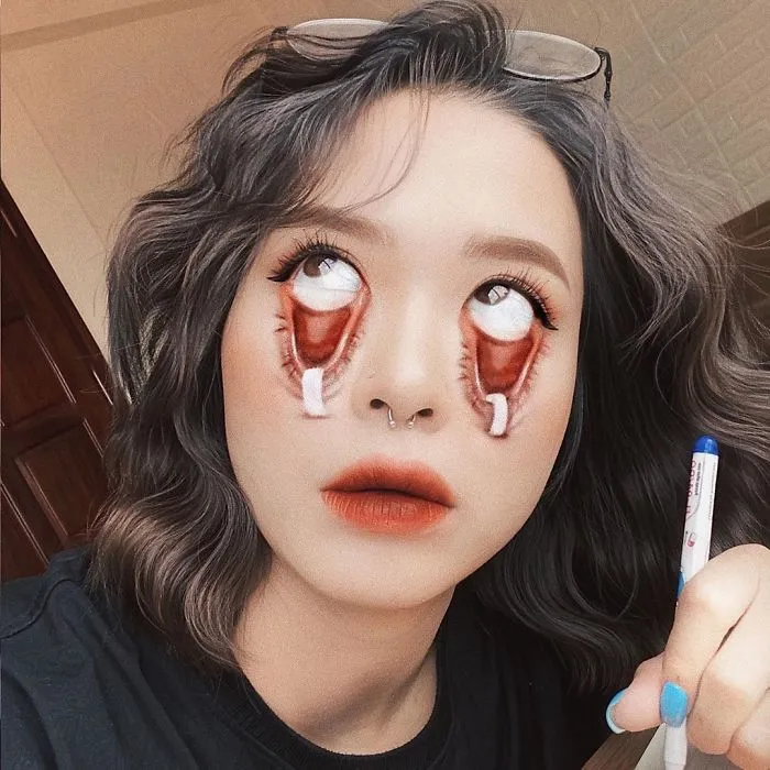 This Self-Taught Artist Can Transform Herself Into Mind-Bending Optical Illusions (25 Pics)