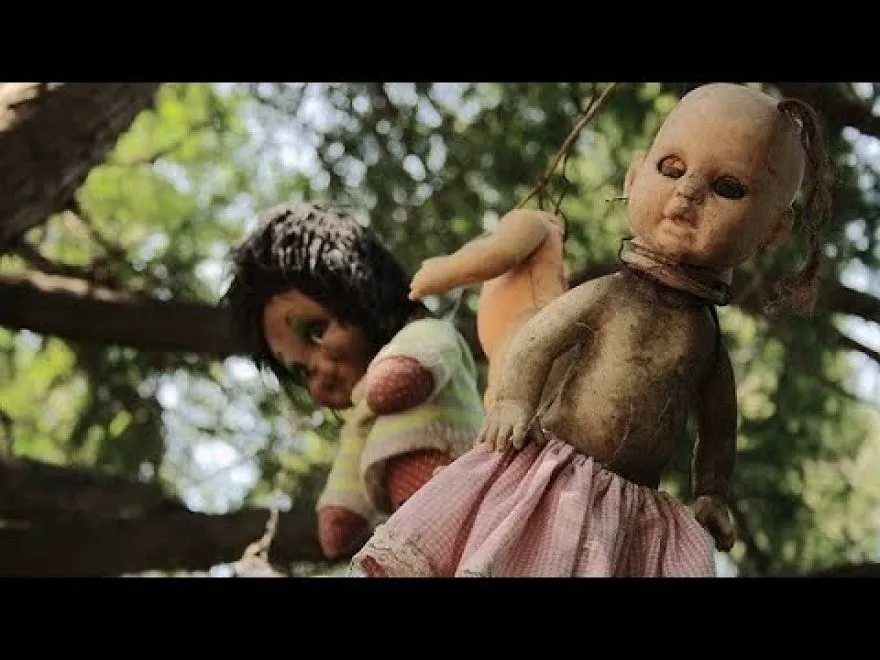 12 Creepy Photos From The "Island Of Dolls", Where You Can Hear The Screams