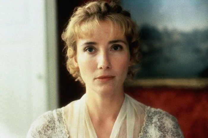 Emma Thompson haciendo de Elinor Dashwood, de 19 años en Sentido y sensibilidad. Tenía 35