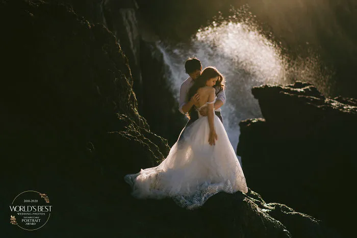 This Adventurous Couple In This Well-Timed Shot!