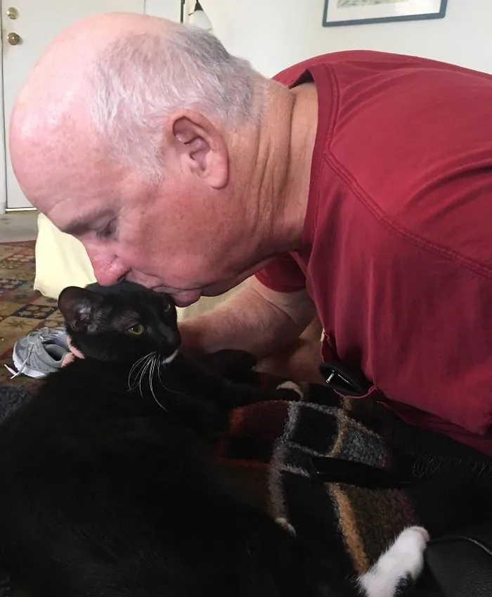 Mi padre: "no quiero mascota, no seas pesado". Mi padre también: "Vete de vacaciones y déjame quedarme con mi nieto"