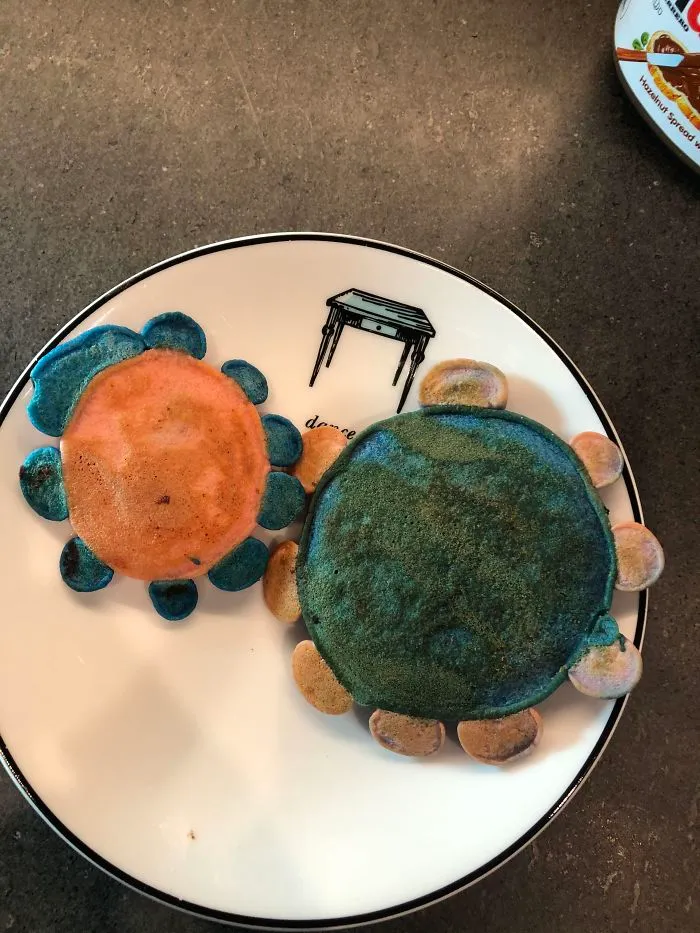 Intenté hacer tortitas de flores para mi esposa y parecen coronavirus