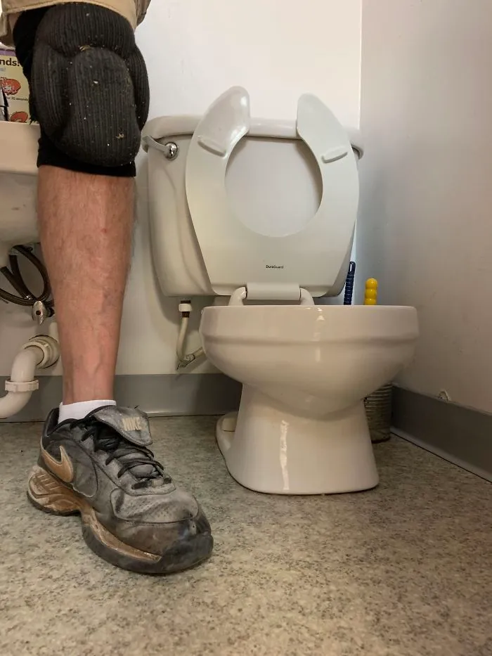 No soy gigante, estoy renovando el suelo en la zona de pre-escolar