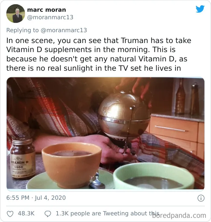 Someone Shares Hidden Details From The Truman Show And They're All So Cleverly Placed (19 Tweets)
