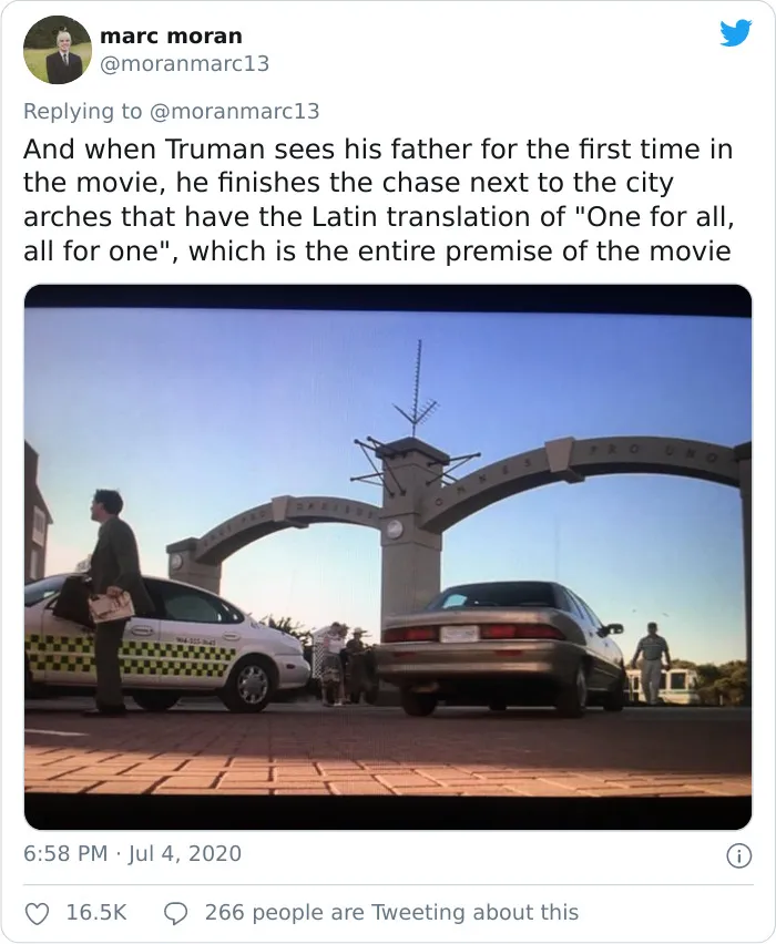 Someone Shares Hidden Details From The Truman Show And They're All So Cleverly Placed (19 Tweets)