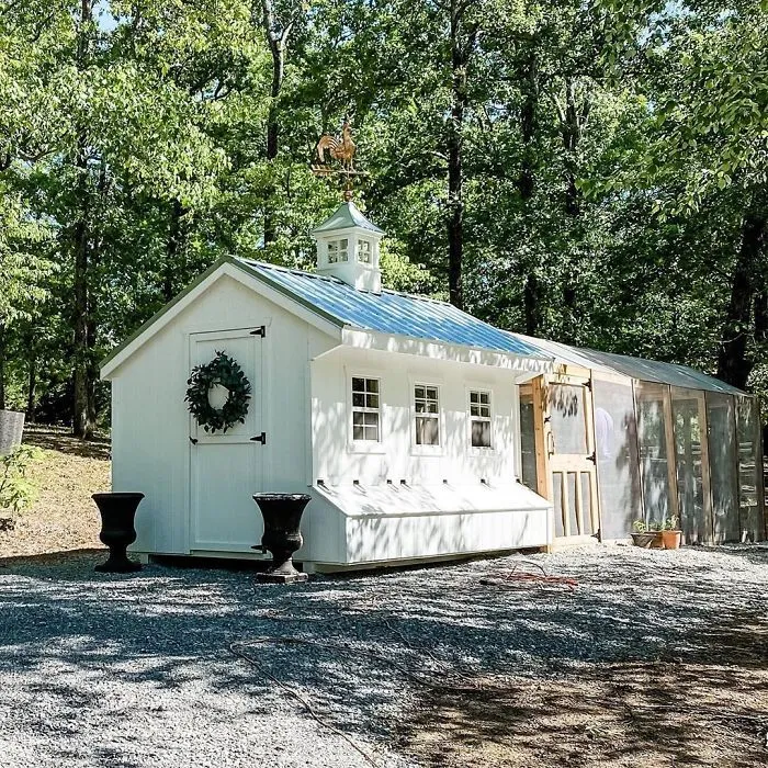30 Times People Got Creative With Their Chicken Coops And Built These Gems