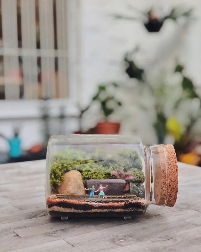 These Artists Put Micro, Self-Sustainable Ecosystems In Glass Containers (30 Pics)