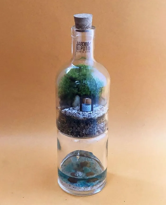 These Artists Put Micro, Self-Sustainable Ecosystems In Glass Containers (30 Pics)